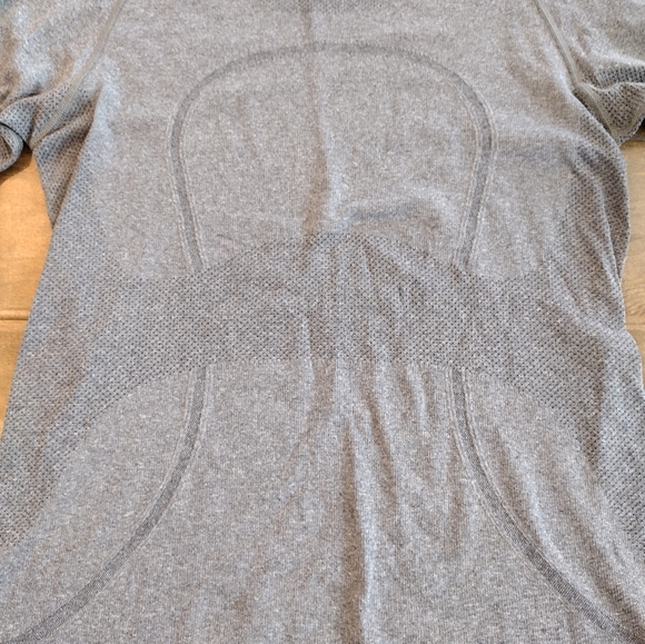 LULULEMON Women's long-sleeve Swiftly Tech gray top - 6 - Picture 5 of 12